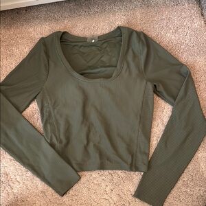 CALIA by Carrie Underwood Green Fitted Crop Long Sleeve (with built in bra)